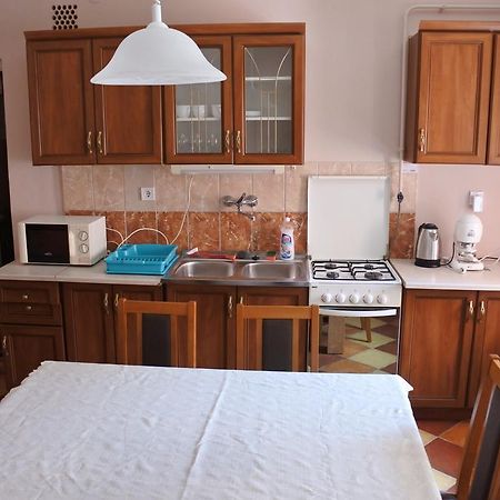 Kisasszony Apartman Егер Екстериор снимка