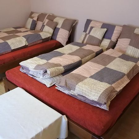 Kisasszony Apartman Егер Екстериор снимка
