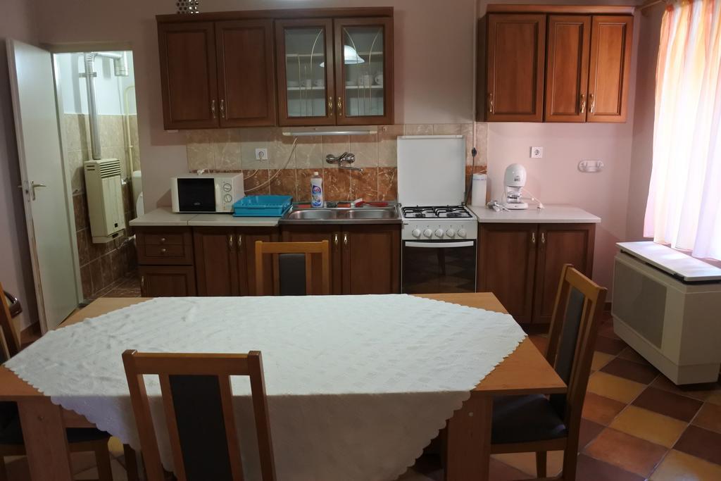 Kisasszony Apartman Егер Екстериор снимка