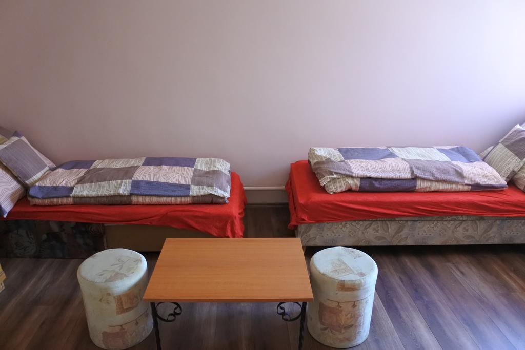 Kisasszony Apartman Егер Екстериор снимка