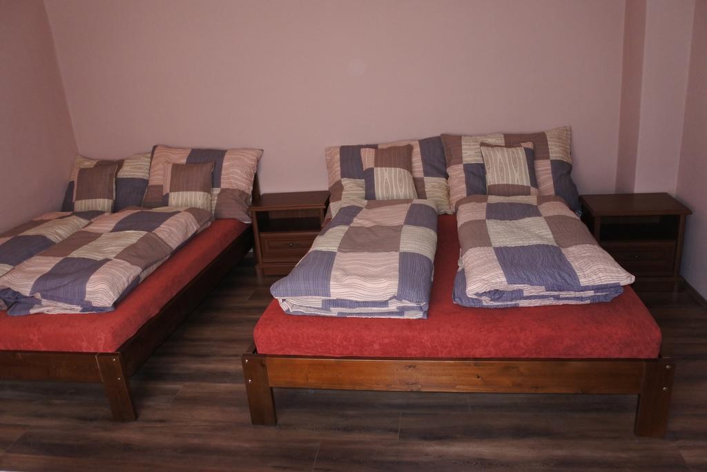 Kisasszony Apartman Егер Екстериор снимка