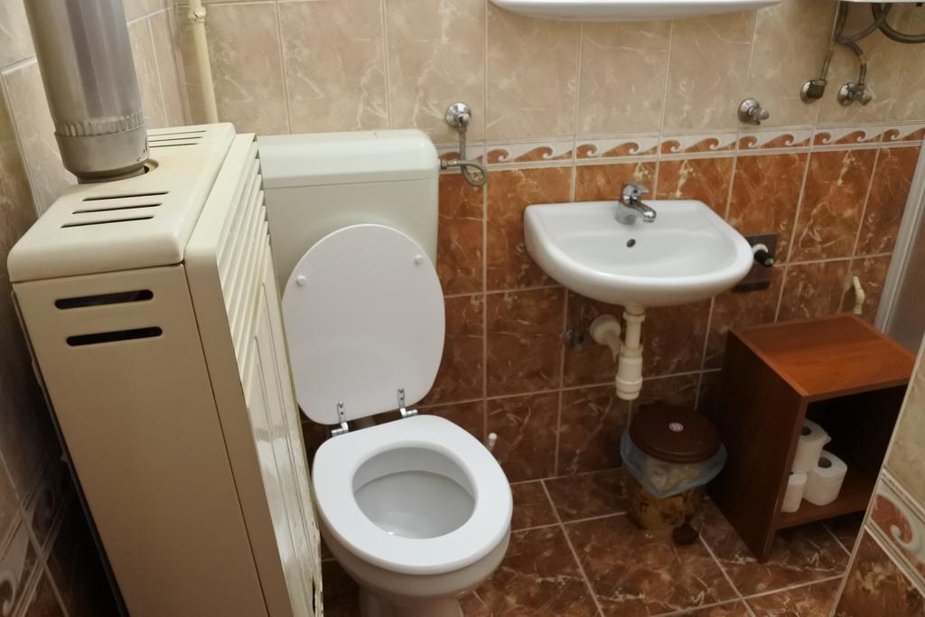 Kisasszony Apartman Егер Екстериор снимка