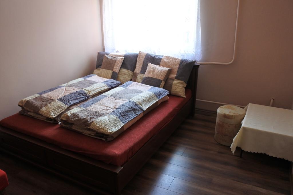 Kisasszony Apartman Егер Екстериор снимка