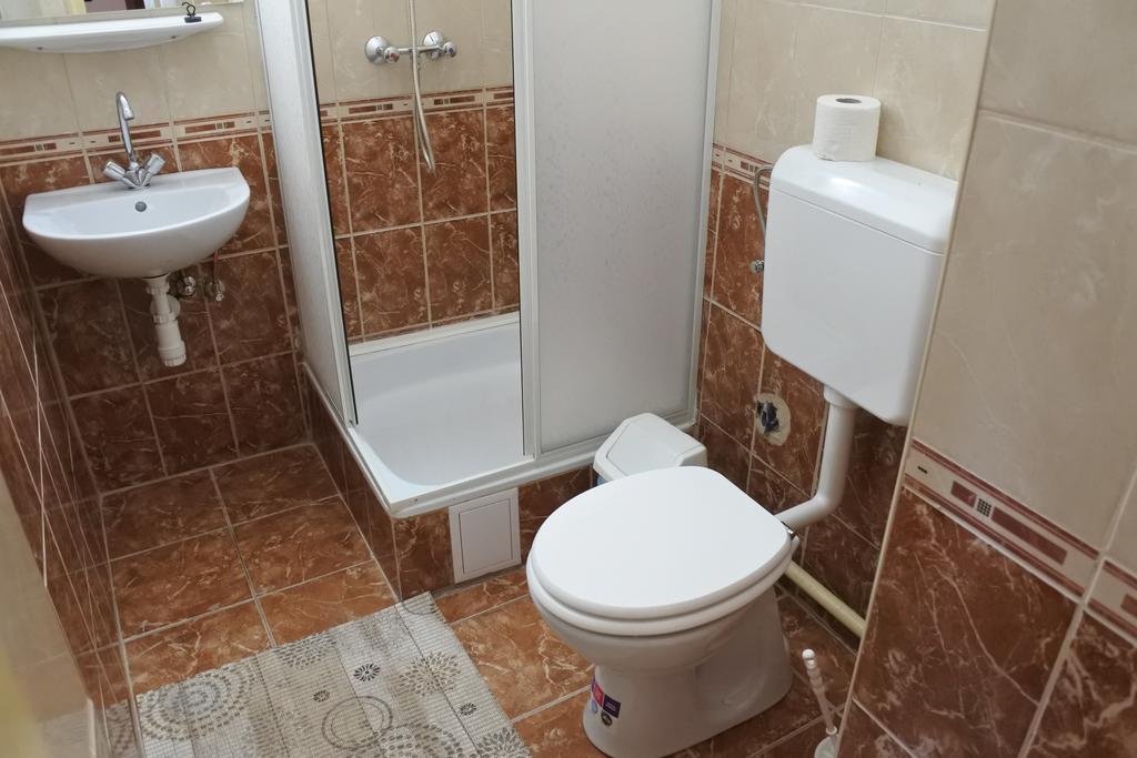 Kisasszony Apartman Егер Екстериор снимка