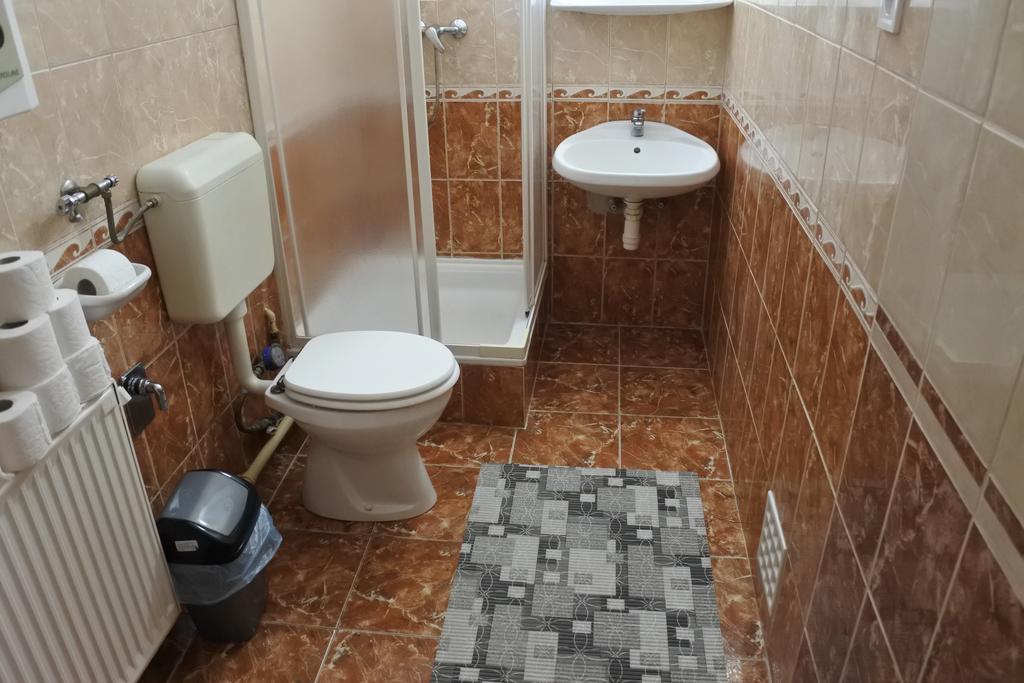 Kisasszony Apartman Егер Екстериор снимка
