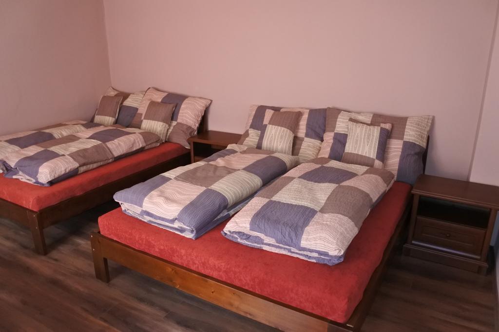 Kisasszony Apartman Егер Екстериор снимка