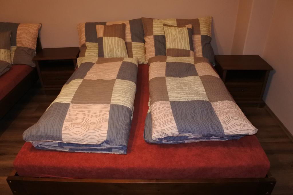 Kisasszony Apartman Егер Екстериор снимка